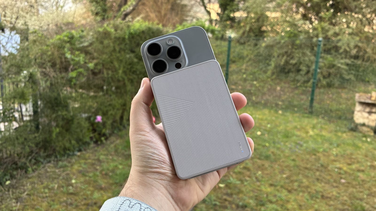 Twelve South PowerCapsule : une batterie externe MagSafe vraiment premium ?