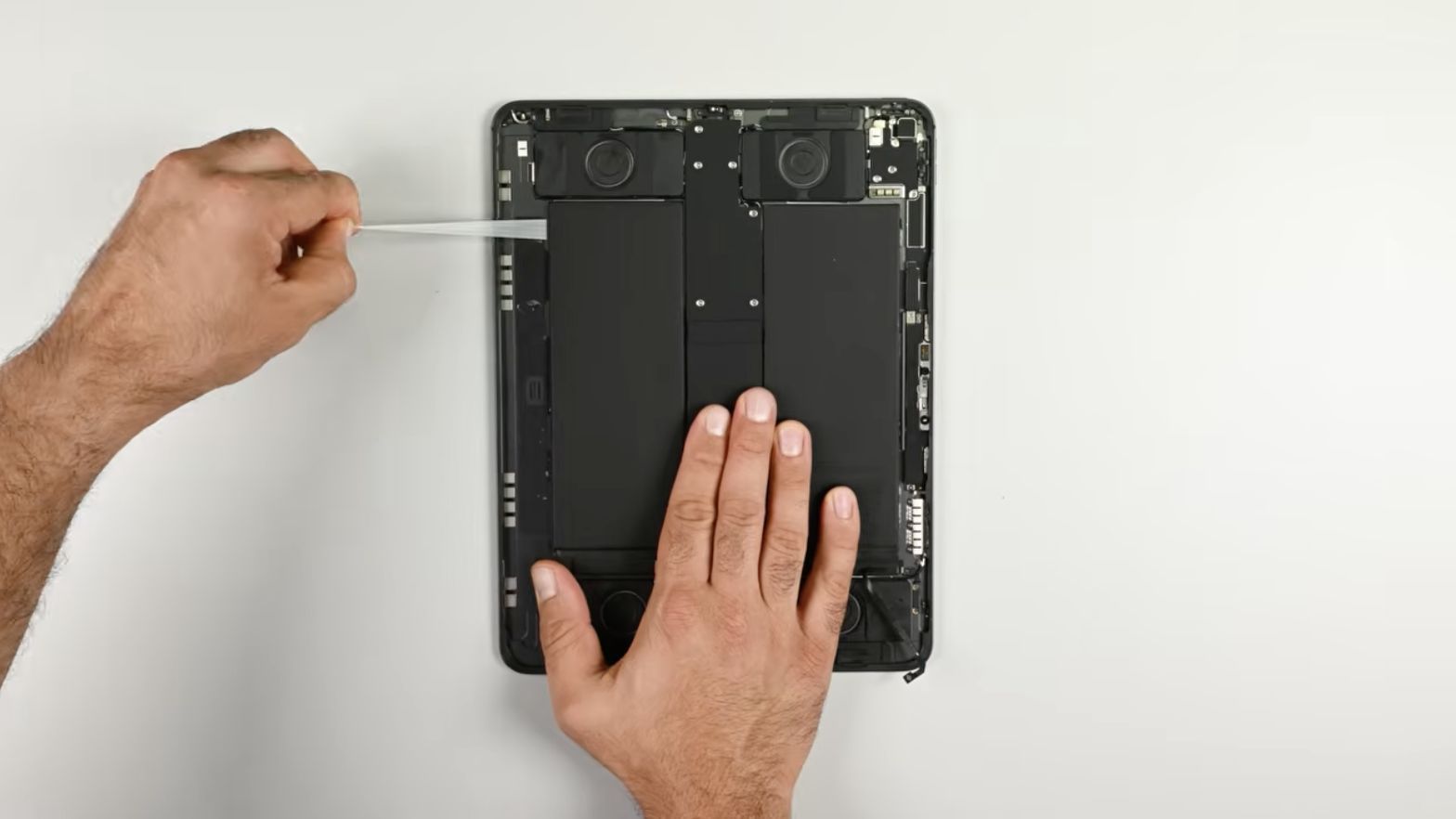 iFixit démonte l’iPad Pro M5 et découvre un emplacement secret