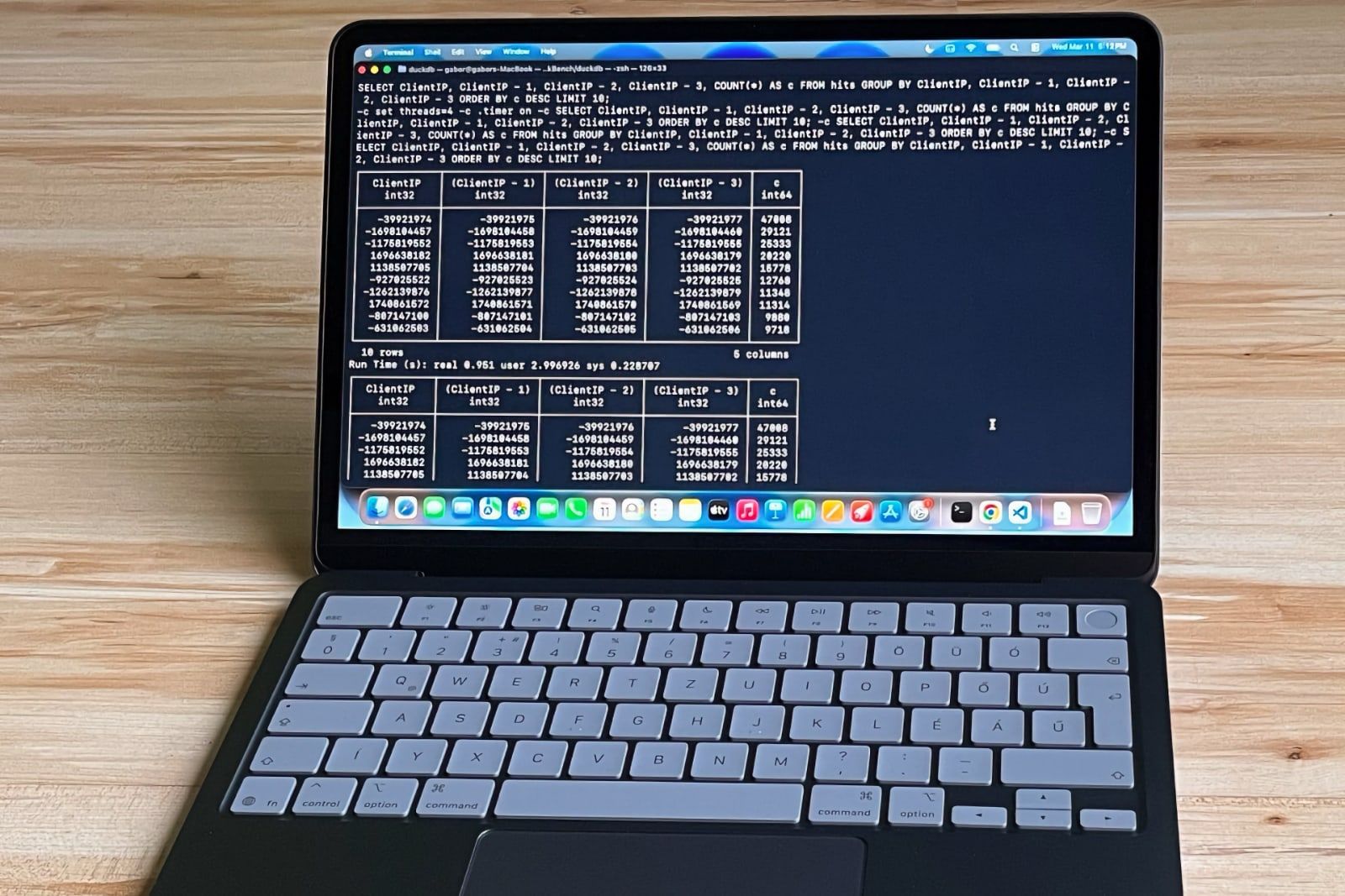 Le MacBook Neo rivalise avec un serveur Amazon EC2 pour les requêtes SQL